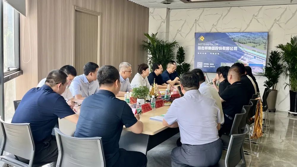 倍頭條 | 烏海市市委副書記、市長崔景英一行蒞臨倍杰特參觀指導