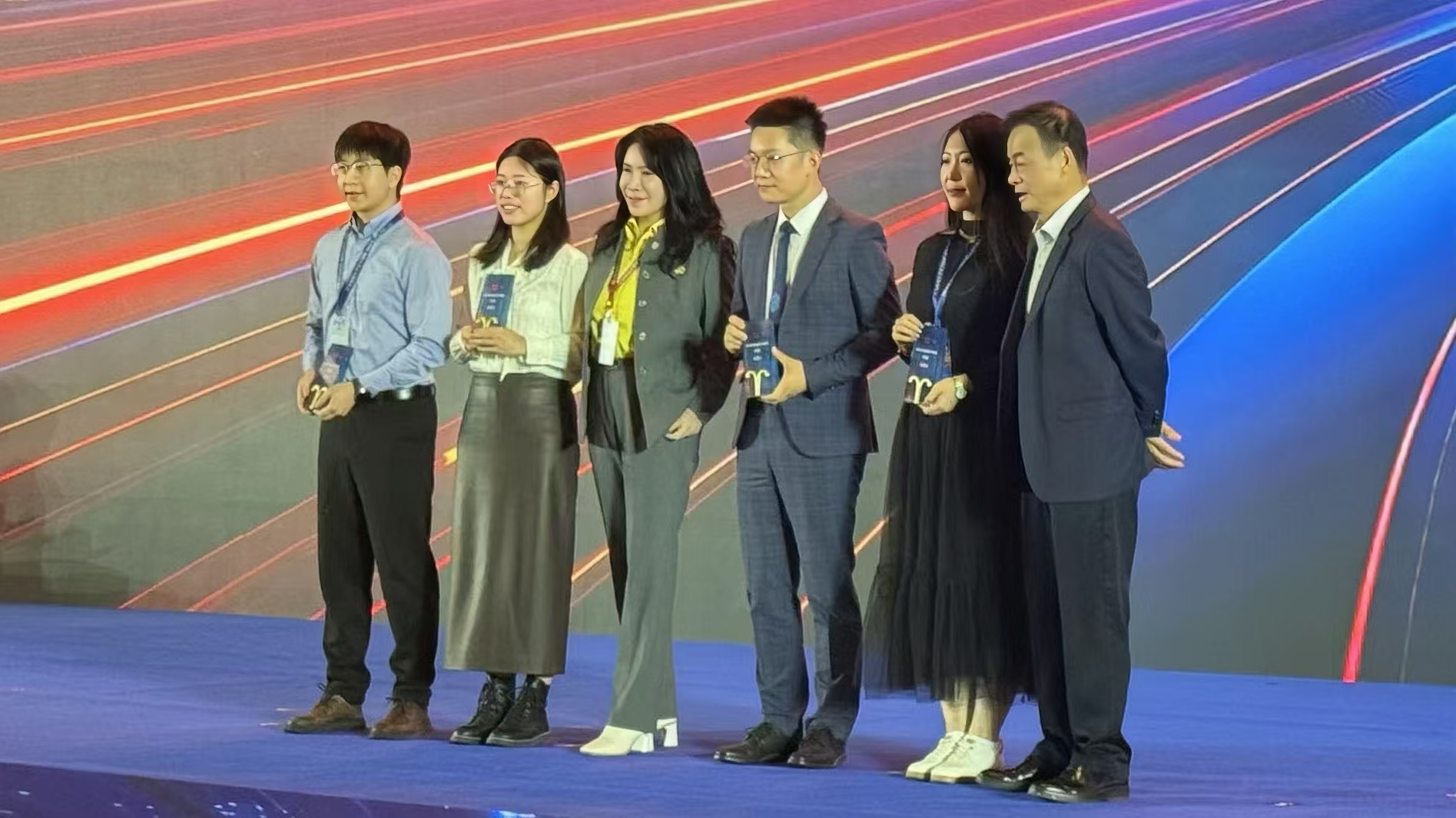 倍頭條 | 倍杰特董事長權(quán)秋紅受邀出席2024證券時報·新財富雜志分析師年會頒獎禮 