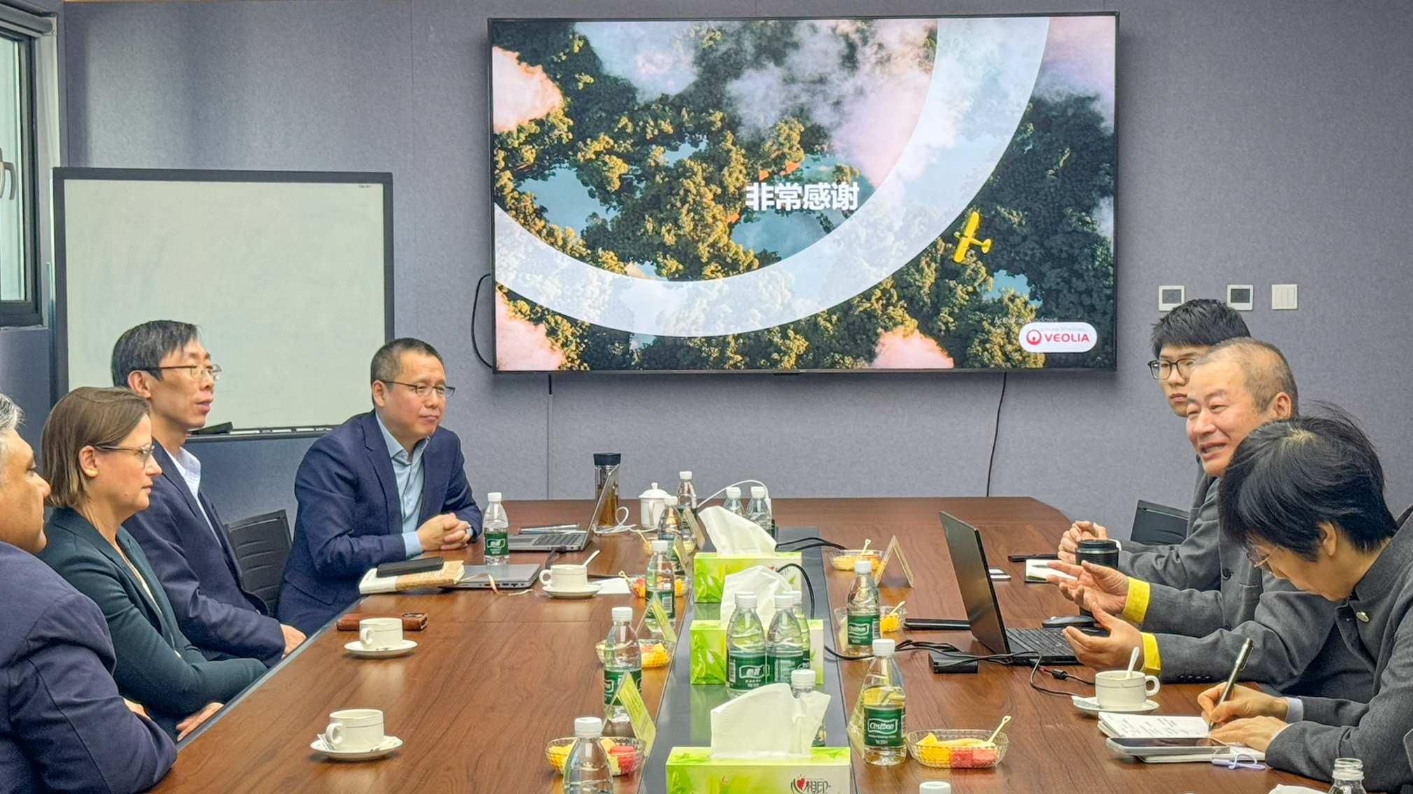 威立雅水務(wù)技術(shù)全球首席執(zhí)行官CEO安蘭蕙（Anne Le Guennec）一行蒞臨倍杰特交流參觀